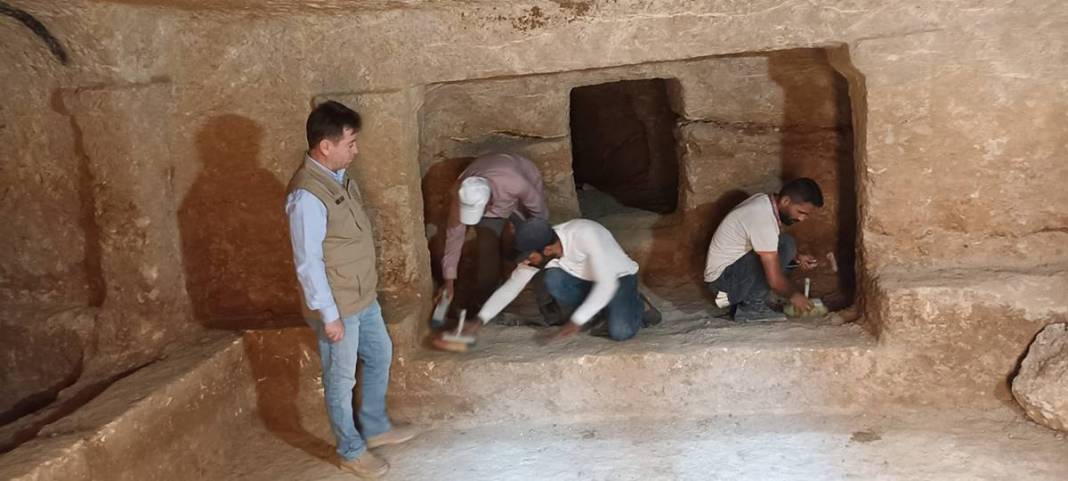 Kaçak kazı yaparken öyle bir şeye denk geldiler ki az kalsın çarpılıyorlardı! Yetkililer, iş üstündeyken yakaladı 9